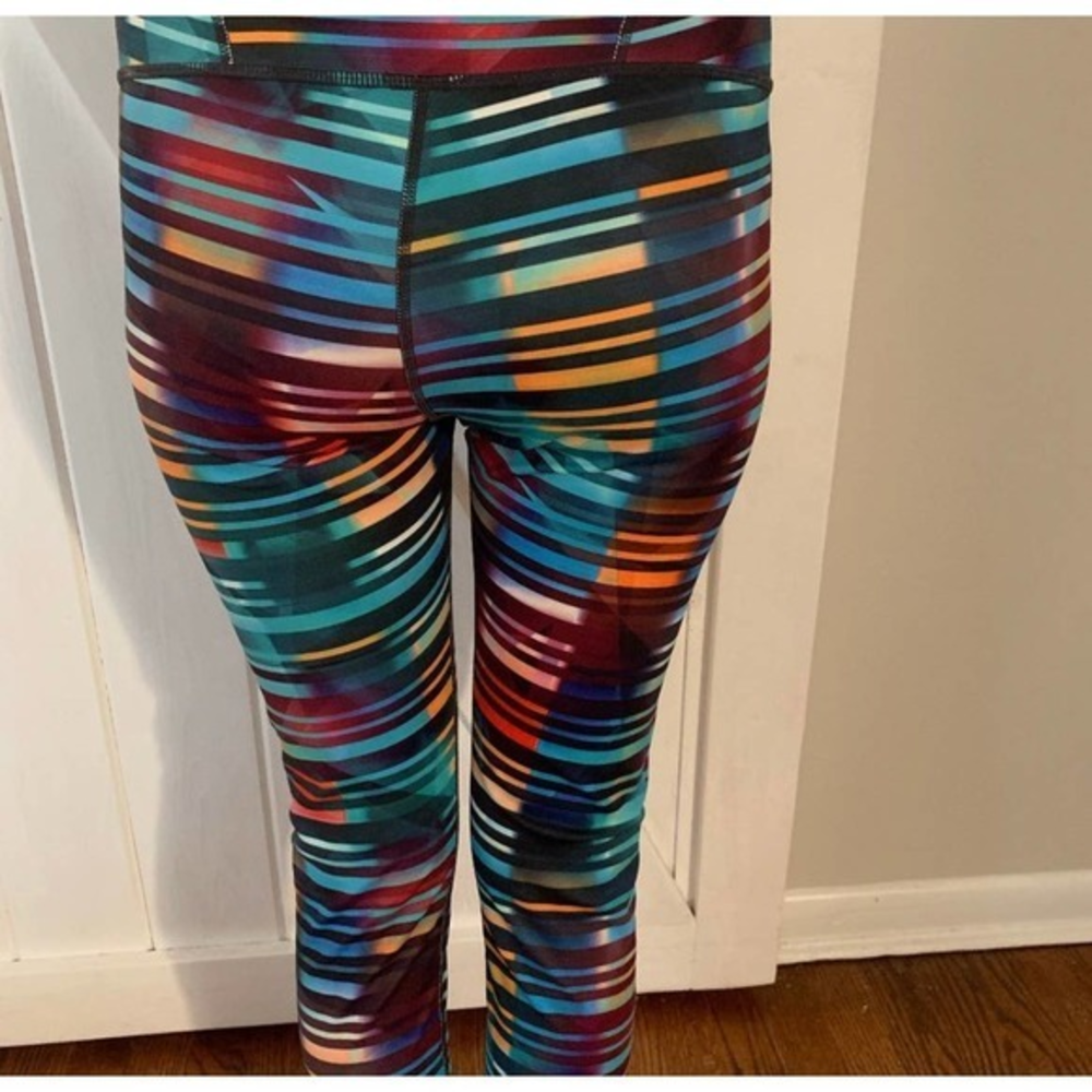 Athleta Multi-colored striped capri leggings‎ size xs
